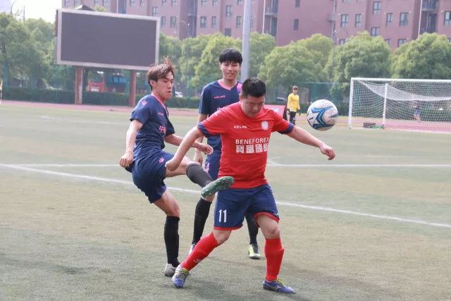 演唱会上的尴尬时刻，爱情瞬间灰飞烟灭